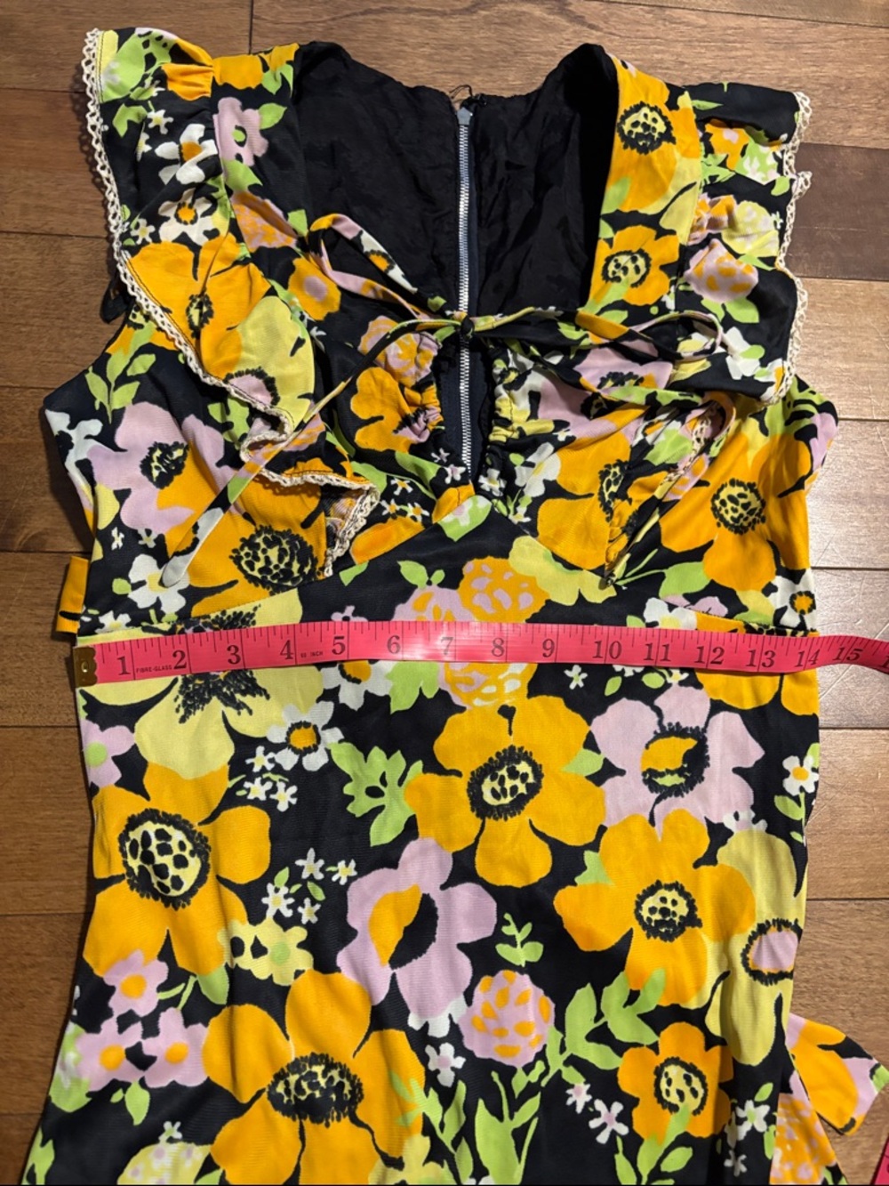 Vintage Bold Floral Maxi Dress with Keyhole Front and Umpire Waist - Picture 6 of 10